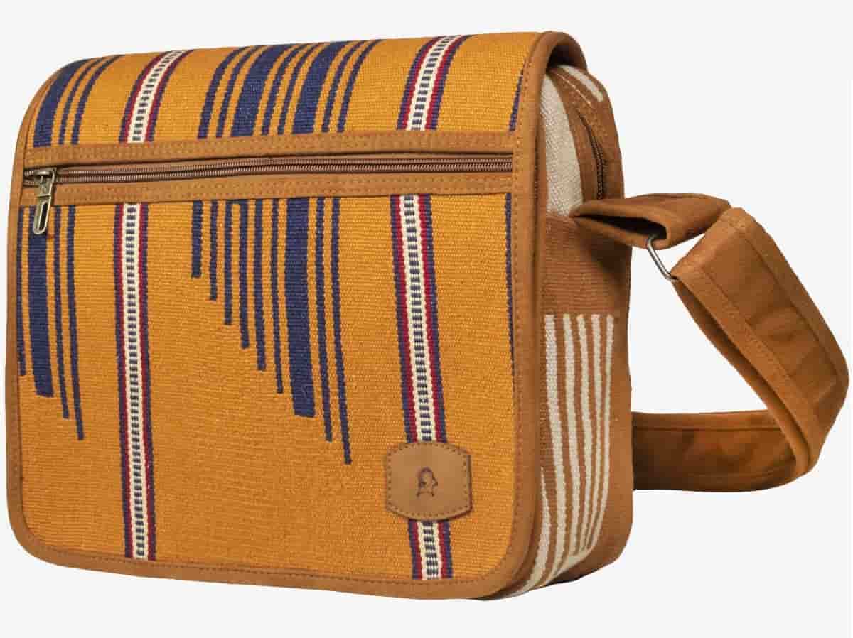 کیف گلیمی مردانه با ساختار مقاوم و هویت بصری متعادل